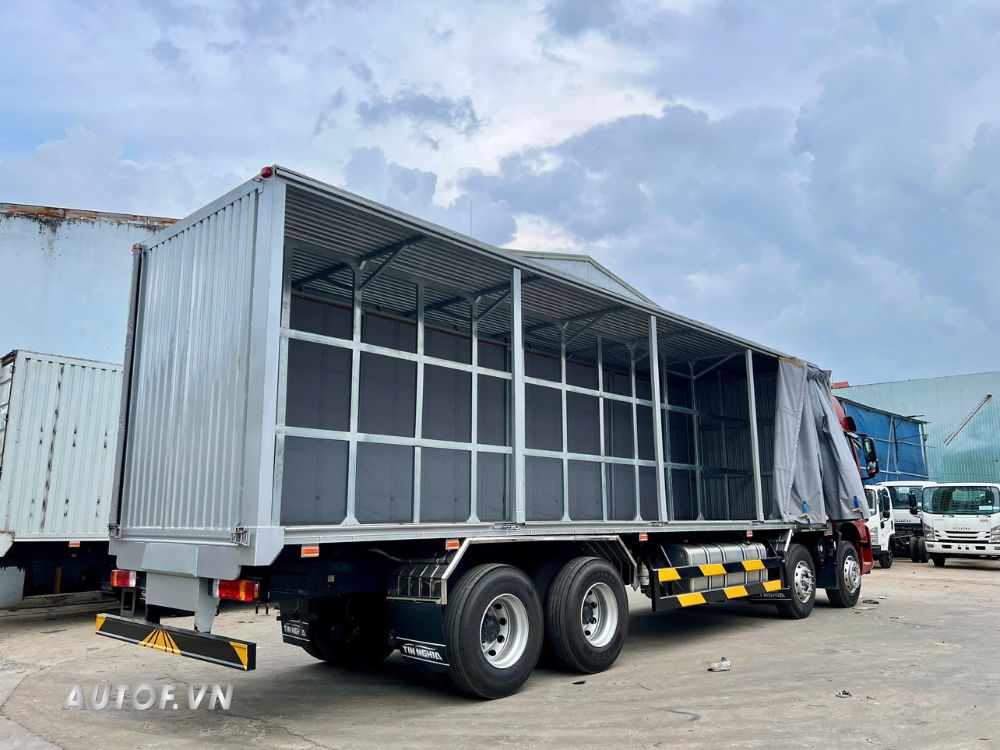 Xe chở két chai 4 chân Chenglong H5V 310Hp